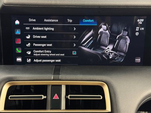 Used 2020 Porsche Taycan 4S w/ Premium Package image 31