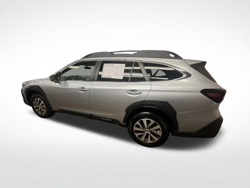 Used 2025 Subaru Outback Premium AWD/4WD image 2
