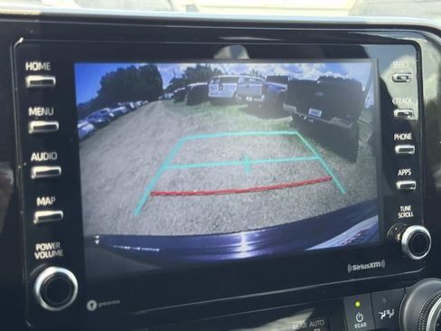 Used 2021 Toyota Highlander L FWD image 28