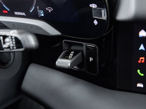 Certified 2026 Porsche Taycan AWD/4WD image 18