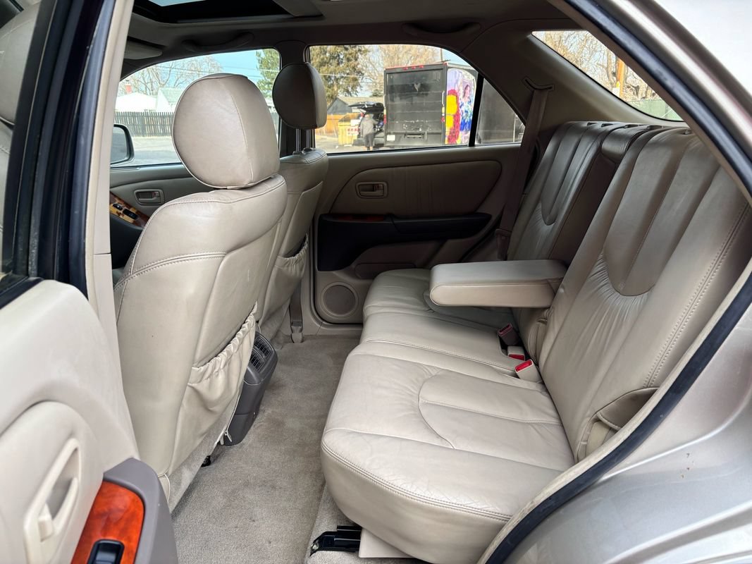 Used 2000 Lexus RX 300 w/ Limited Pkg FWD image 16