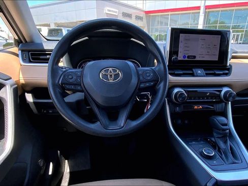 Used 2024 Toyota RAV4 LE AWD/4WD image 6