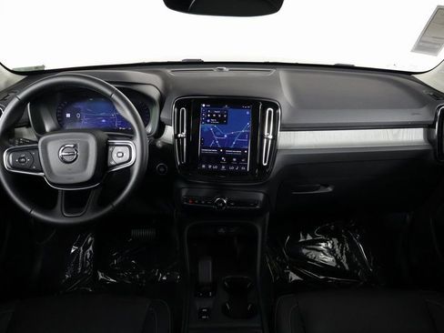 Used 2025 Volvo XC40 B5 Core w/ Protection Package Premier image 8