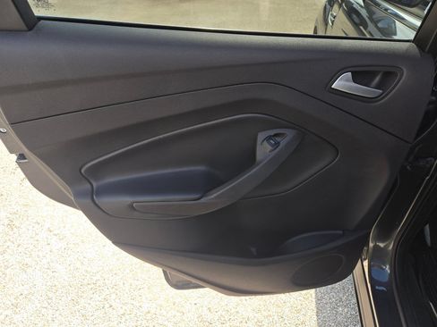 Used 2018 Ford Escape SE w/ SE Sync 3 Package FWD image 14