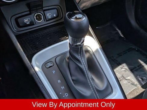 Used 2025 Hyundai Venue Limited FWD image 19