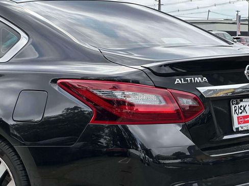 Used 2017 Nissan Altima 2.5 SR FWD image 9