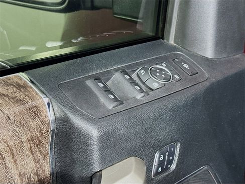 Used 2018 Ford F250 Lariat w/ Lariat Value Package image 18