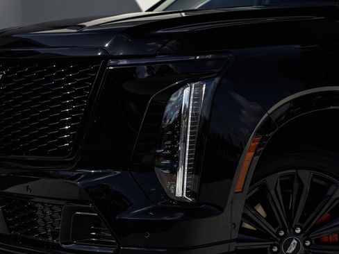 Used 2025 Cadillac Escalade ESV V image 12