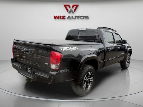 Used 2017 Toyota Tacoma TRD Sport w/ Premium & Technology Package image 5