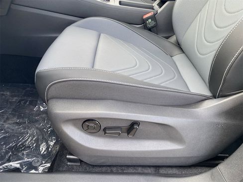 New 2025 Volkswagen Tiguan SE image 16