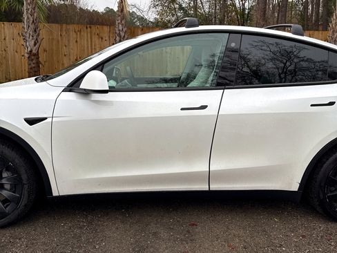 Used 2021 Tesla Model Y Long Range image 6