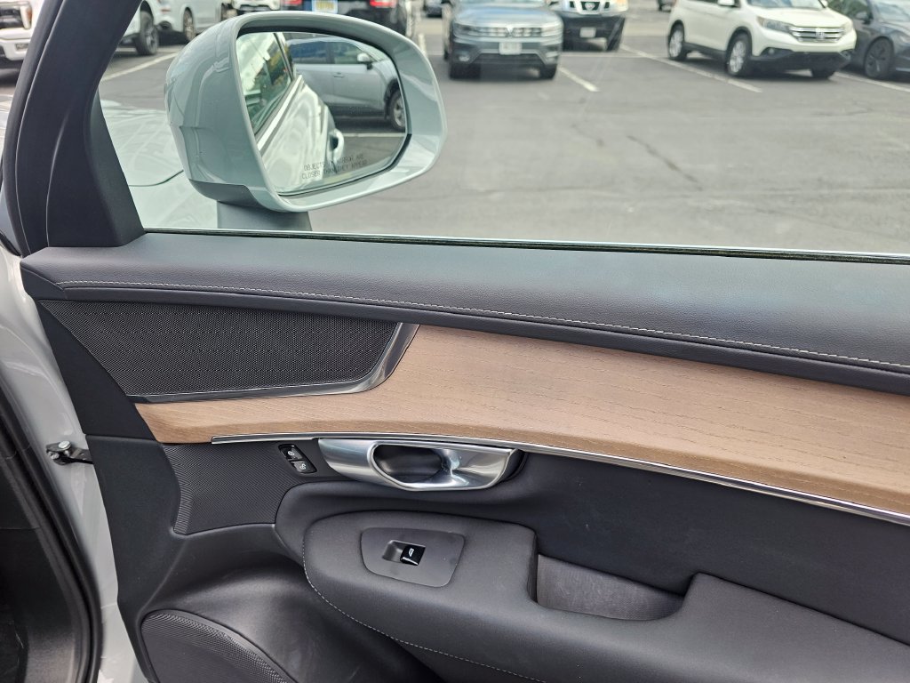 Certified 2025 Volvo XC90 B5 Core AWD/4WD image 11