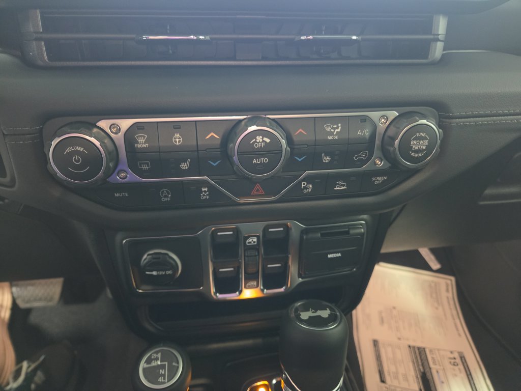 New 2027 Jeep Wrangler Unlimited Sahara AWD/4WD image 24