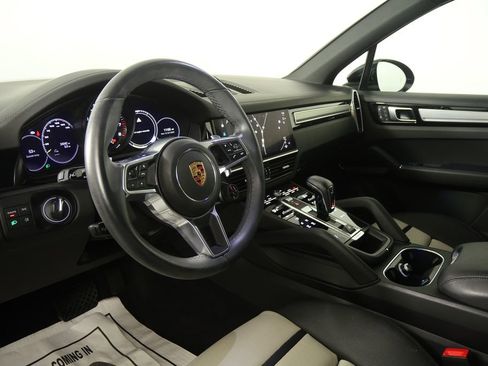 Used 2023 Porsche Cayenne image 13