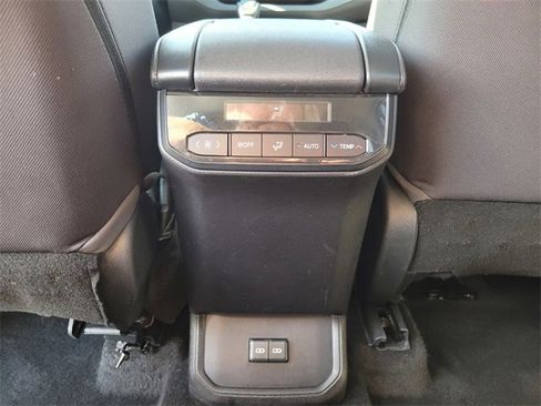 Used 2023 Toyota Highlander LE image 17