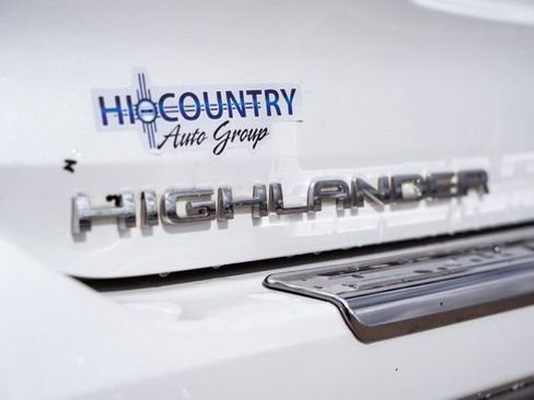 Used 2024 Toyota Highlander Platinum image 10