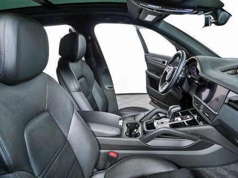 Certified 2023 Porsche Cayenne AWD/4WD image 22