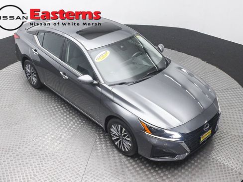 Used 2023 Nissan Altima 2.5 SV w/ SV Premium Package AWD/4WD image 3