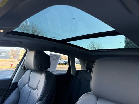 Used 2024 Audi Q5 e Premium image 13