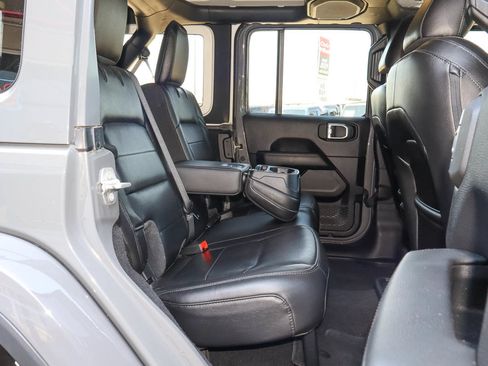 Used 2022 Jeep Wrangler Unlimited Sahara AWD/4WD image 30