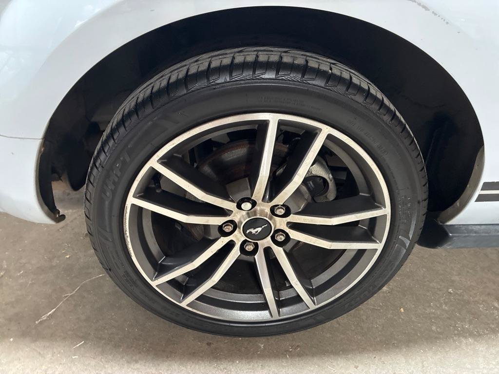 Used 2005 Ford Mustang Premium RWD image 18