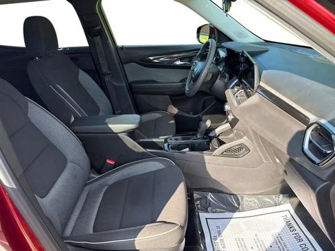 Used 2025 Chevrolet TrailBlazer LT FWD image 14