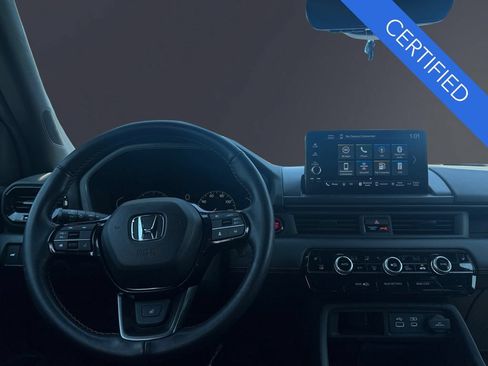 Used 2025 Honda Pilot TrailSport image 10