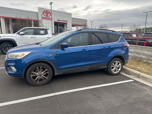 Used 2017 Ford Escape SE w/ SE Leather Comfort Package image 8