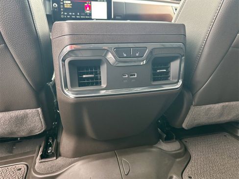 Used 2024 GMC Sierra 2500 Denali w/ Denali Reserve Package image 23