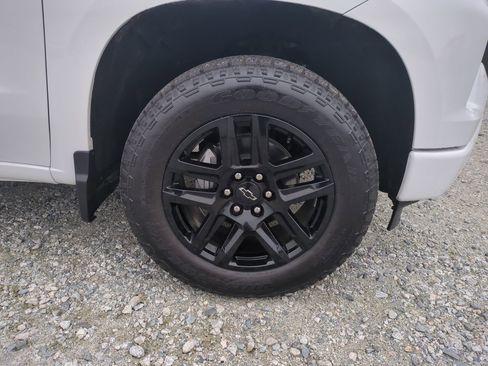 Certified 2025 Chevrolet Silverado 1500 Custom w/ LPO, Dark Essentials Package AWD/4WD image 12
