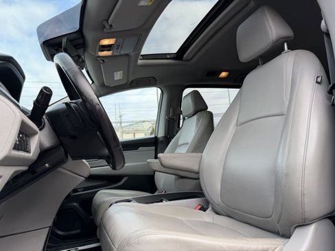 Used 2018 Honda Odyssey EX-L image 16