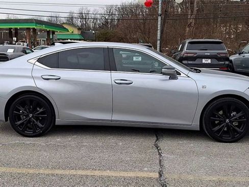 Used 2023 Lexus ES 300h F Sport image 9