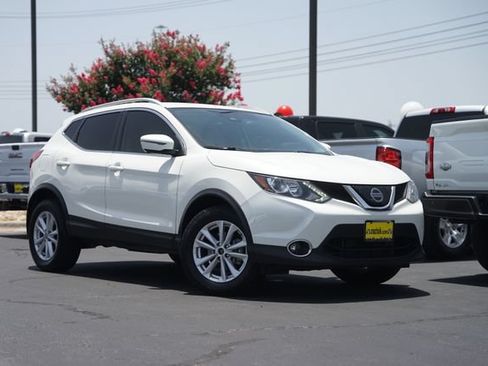Used 2019 Nissan Rogue Sport SV w/ Technology Package FWD image 2