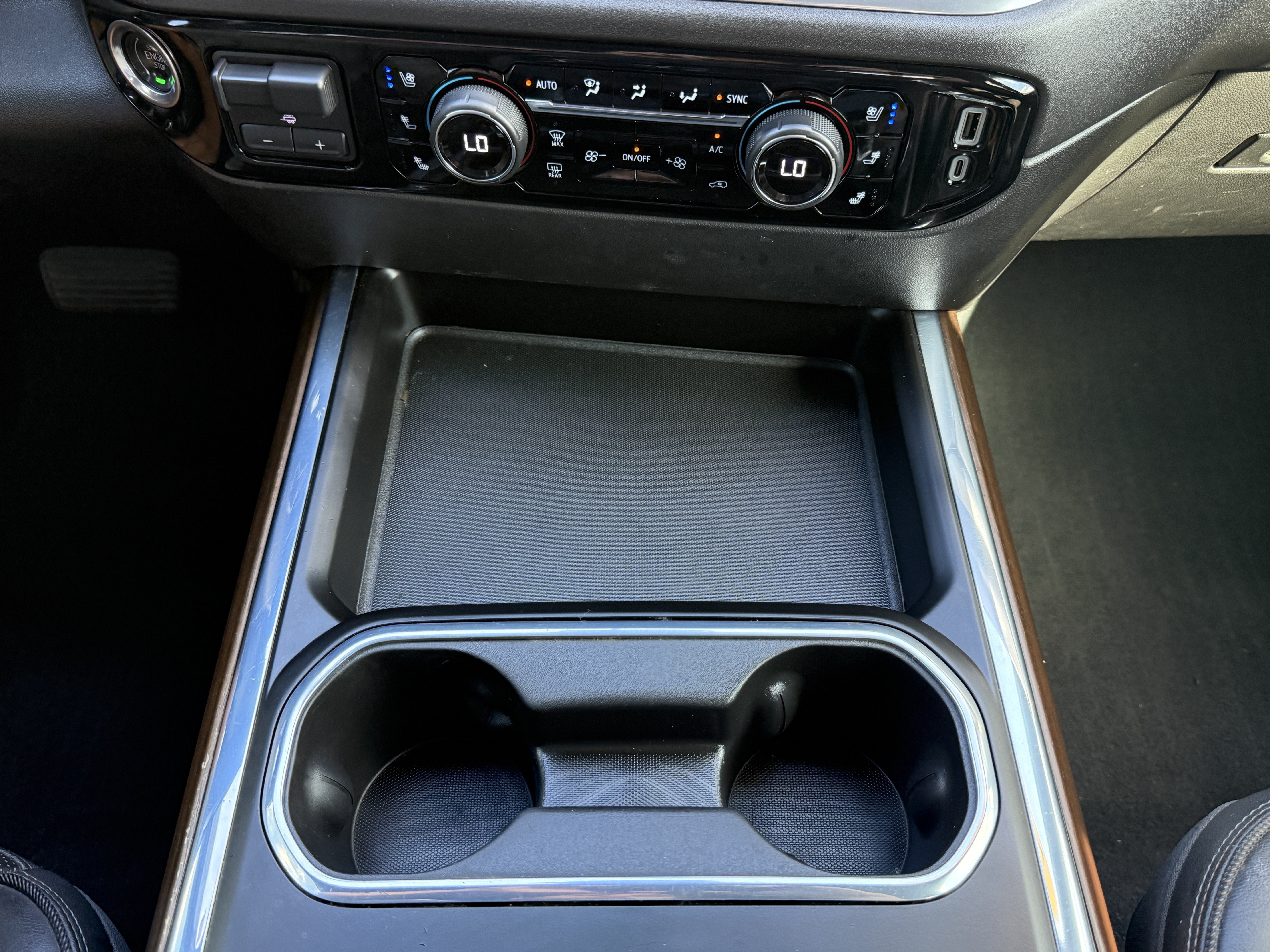 Used 2024 Chevrolet Silverado 3500 High Country w/ Technology Package AWD/4WD image 28