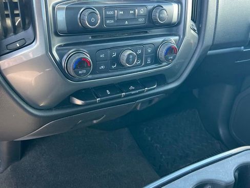 Used 2018 Chevrolet Silverado 1500 LT w/ LT Eassist Package AWD/4WD image 17