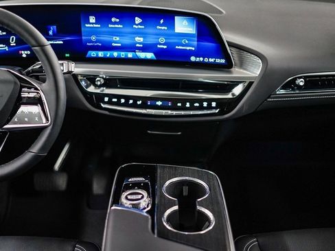 Used 2025 Cadillac Lyriq Sport image 13