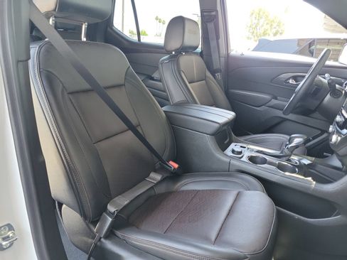 Used 2023 Chevrolet Traverse High Country FWD image 24