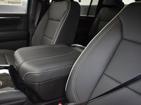 New 2025 Chevrolet Suburban Premier image 14