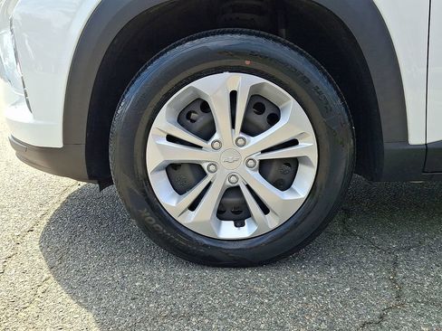 Certified 2024 Chevrolet Trax LS FWD image 8