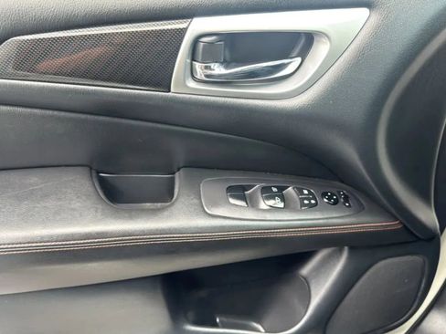 Used 2019 Nissan Pathfinder SV w/ Rock Creek Edition FWD image 16