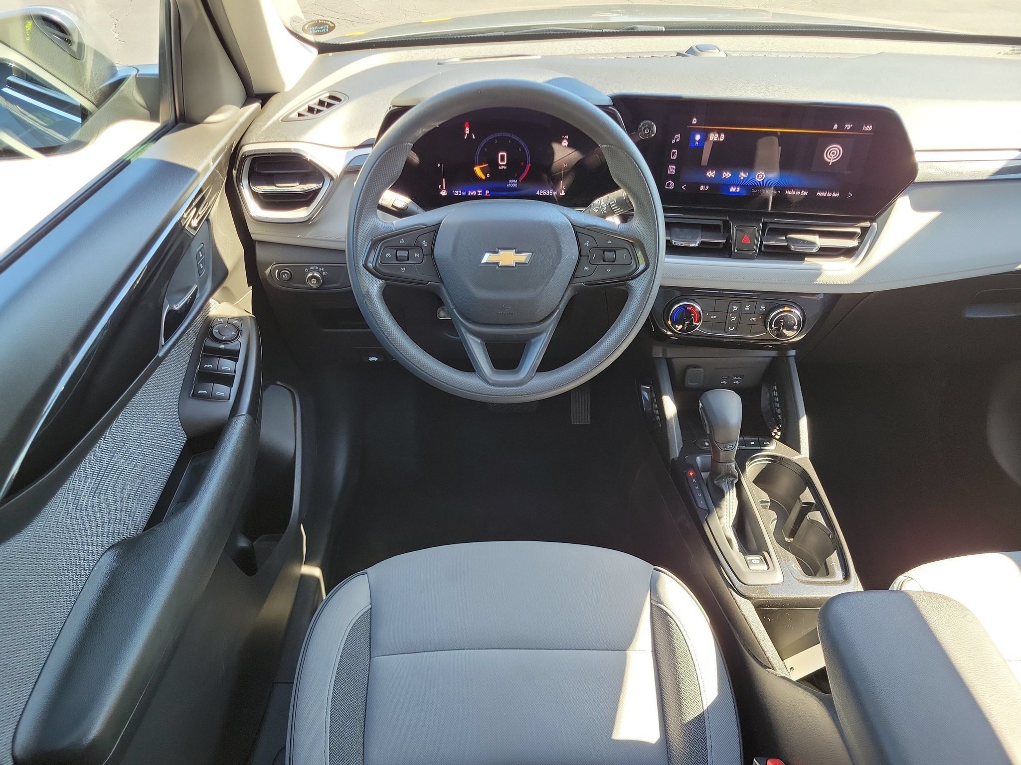 Used 2025 Chevrolet TrailBlazer LT AWD/4WD image 24