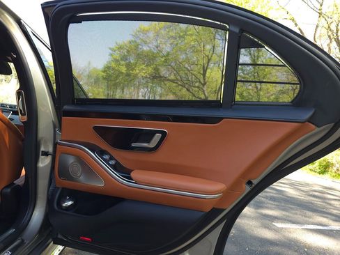 Used 2023 Mercedes-Benz S 500 4MATIC w/ AMG Line image 23