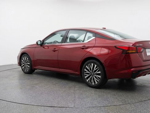 Used 2025 Nissan Altima 2.5 SV FWD image 6
