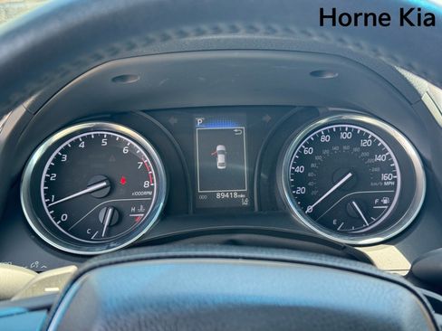 Used 2019 Toyota Camry SE FWD image 17
