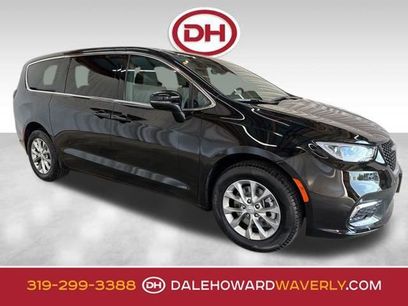 New 2026 Chrysler Pacifica Select