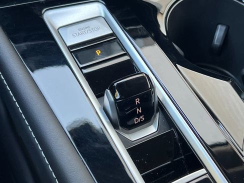 Used 2025 Volkswagen Atlas SE image 23