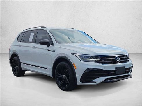 Used 2023 Volkswagen Tiguan SE R-Line image 3