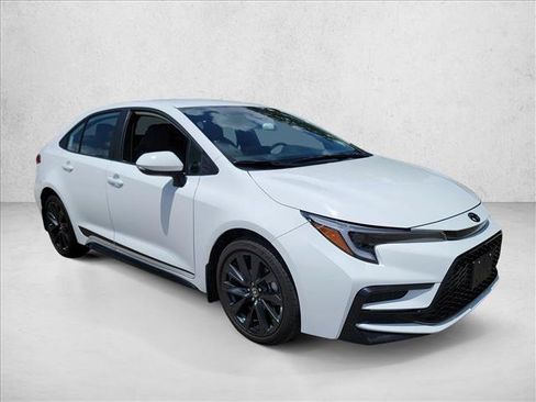 Used 2026 Toyota Corolla SE FWD image 3