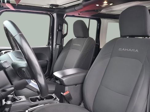 Used 2022 Jeep Wrangler Unlimited Sahara w/ Cold Weather Group AWD/4WD image 12