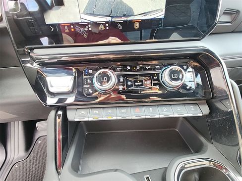 Certified 2025 GMC Sierra 1500 AT4X image 25